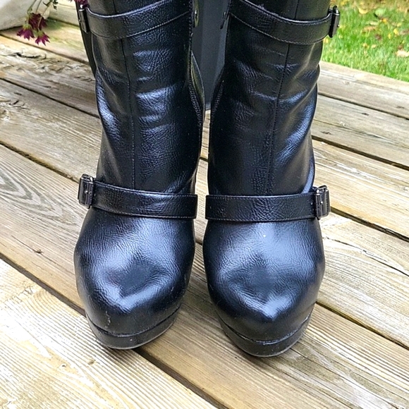 SUPER SEXY Vera Wang Black Ankle Stiletto Boots! 9 - Picture 8 of 15